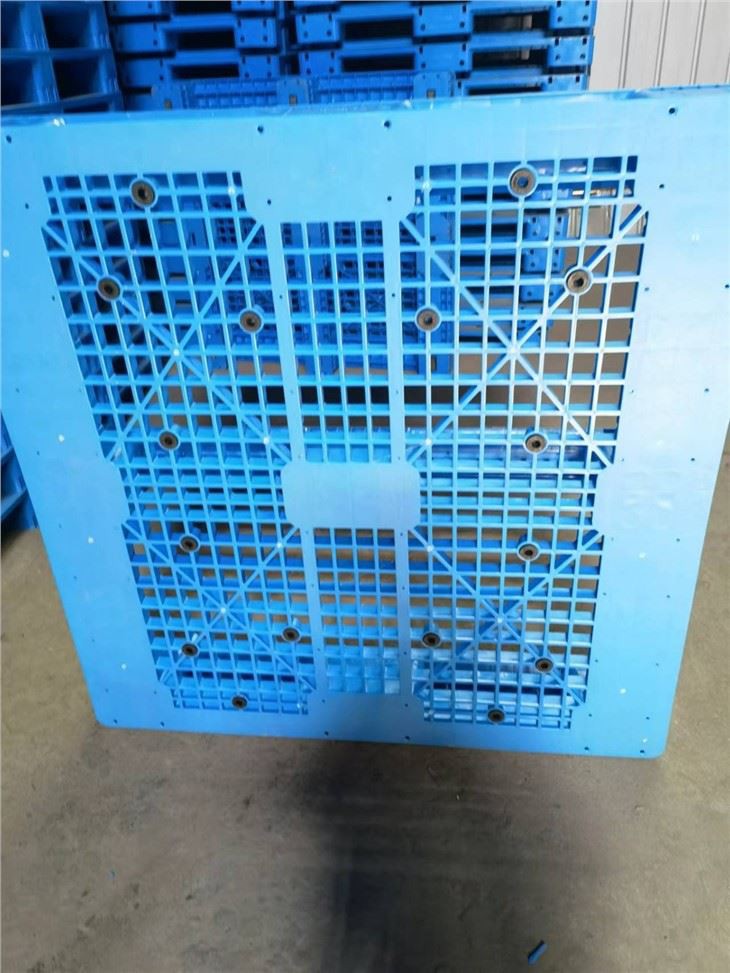 Stackable Plastic Pallets